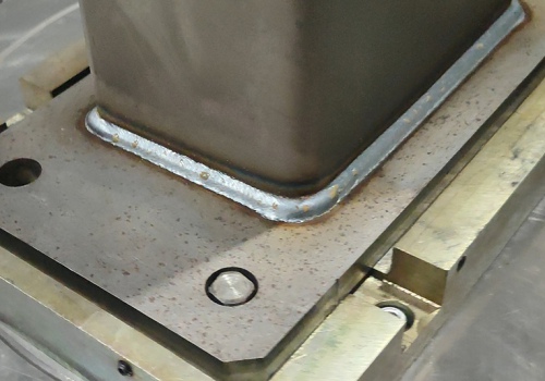 Робот для сварки кронштейна опоры