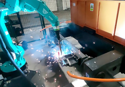 Робот для сварки рычагов и кронштейнов