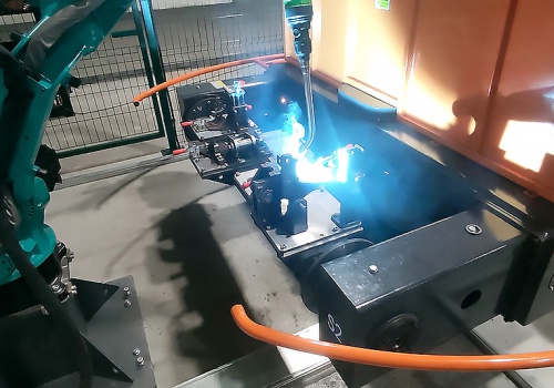 Робот для сварки рычагов и кронштейнов