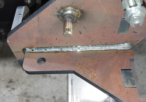 Робот для сварки рычагов и кронштейнов