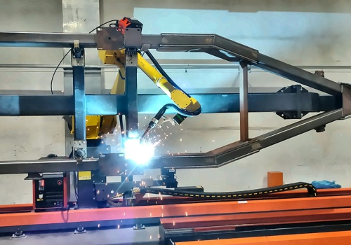 Робот для сварки рам бункеров