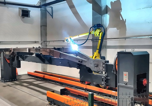 Робот для сварки рам бункеров