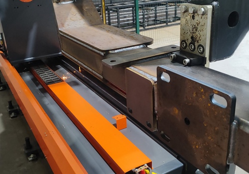 Робот для сварки рам бункеров